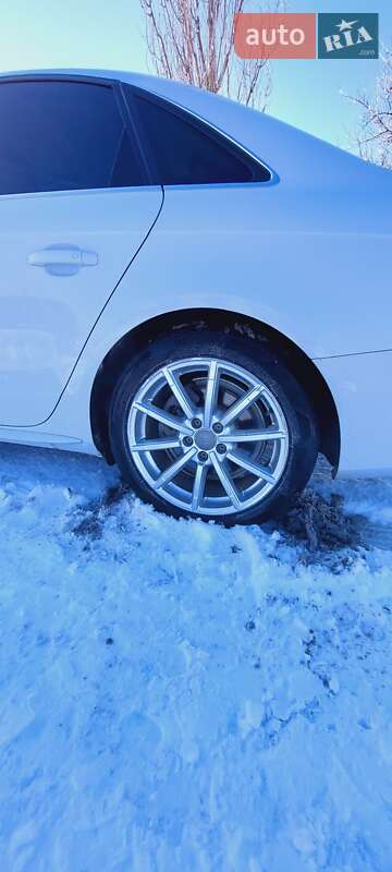 Седан Audi A4 2013 в Южноукраинске