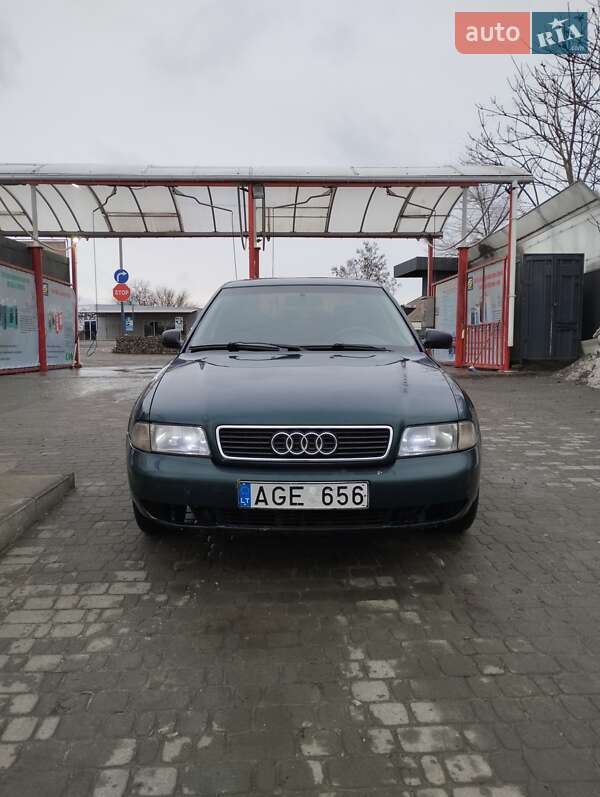Седан Audi A4 1998 в Днепре