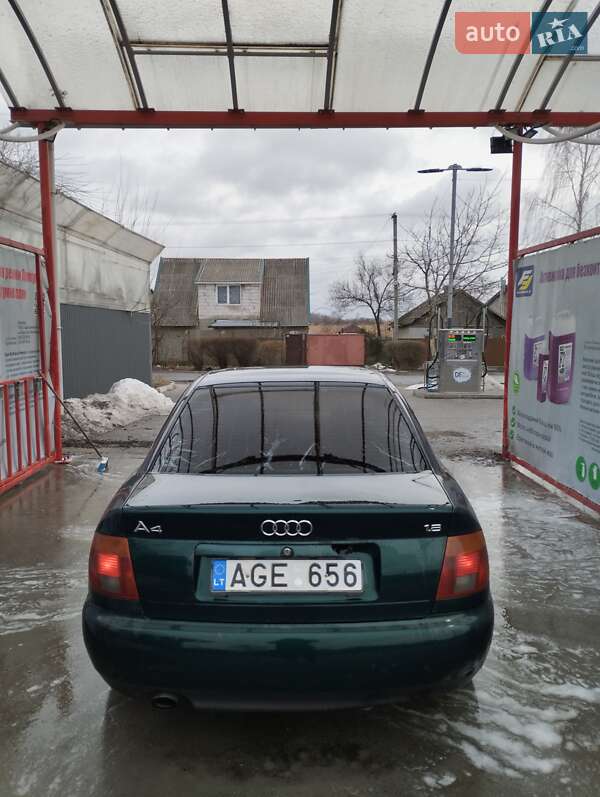 Седан Audi A4 1998 в Днепре