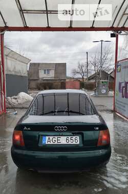 Седан Audi A4 1998 в Дніпрі