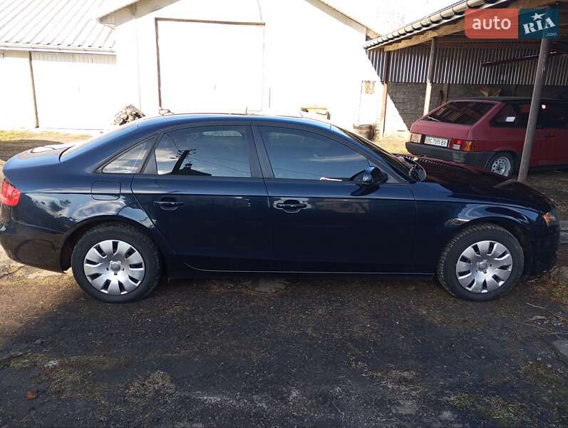 Седан Audi A4 2010 в Львове