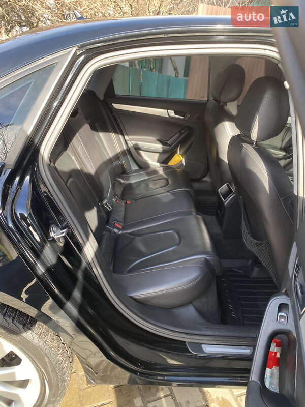 Седан Audi A4 2012 в Днепре