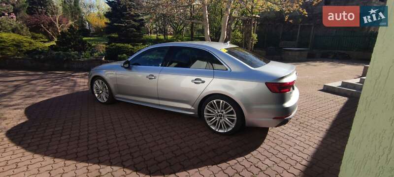 Седан Audi A4 2016 в Львове