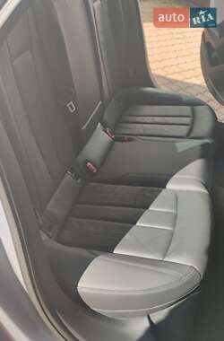Седан Audi A4 2016 в Львове