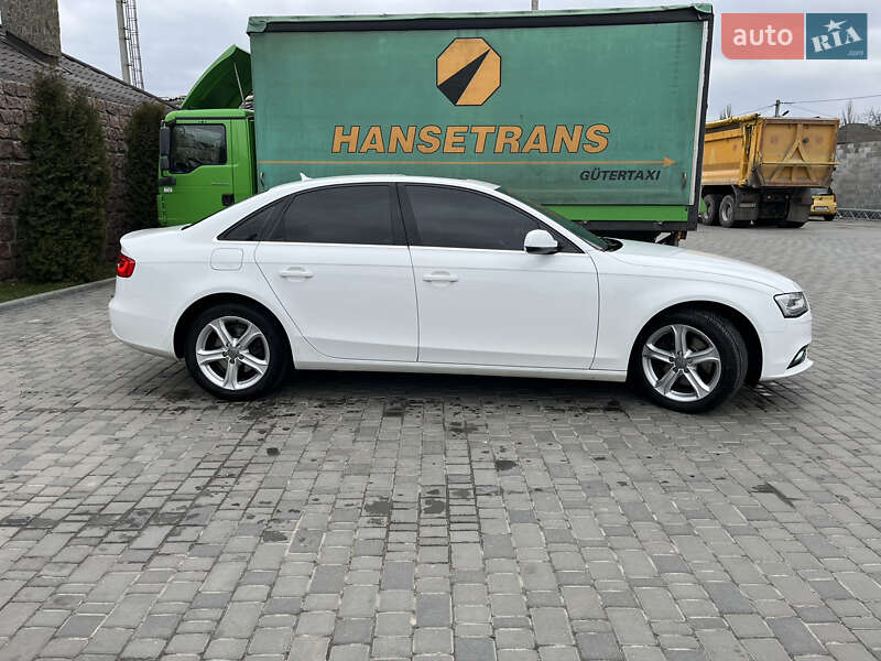 Седан Audi A4 2014 в Киеве