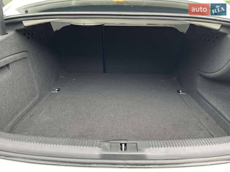 Седан Audi A4 2014 в Киеве