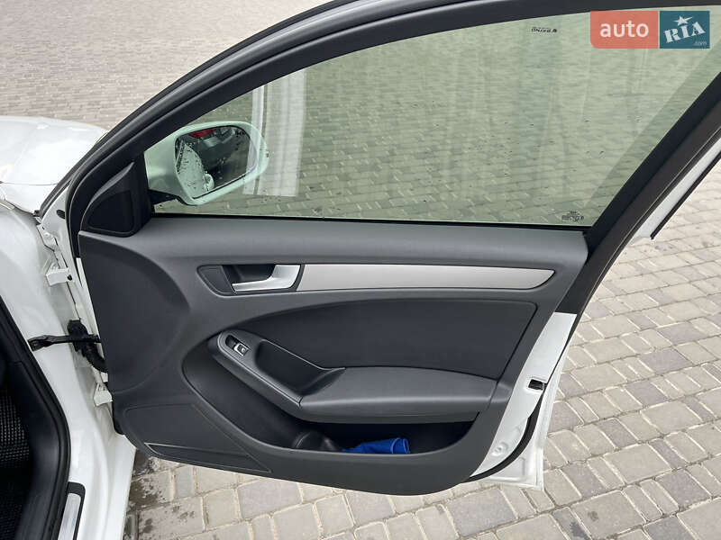 Седан Audi A4 2014 в Киеве