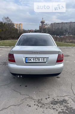 Седан Audi A4 2000 в Ровно
