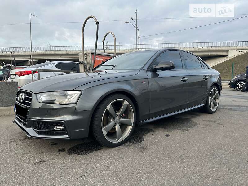 Седан Audi A4 2015 в Киеве