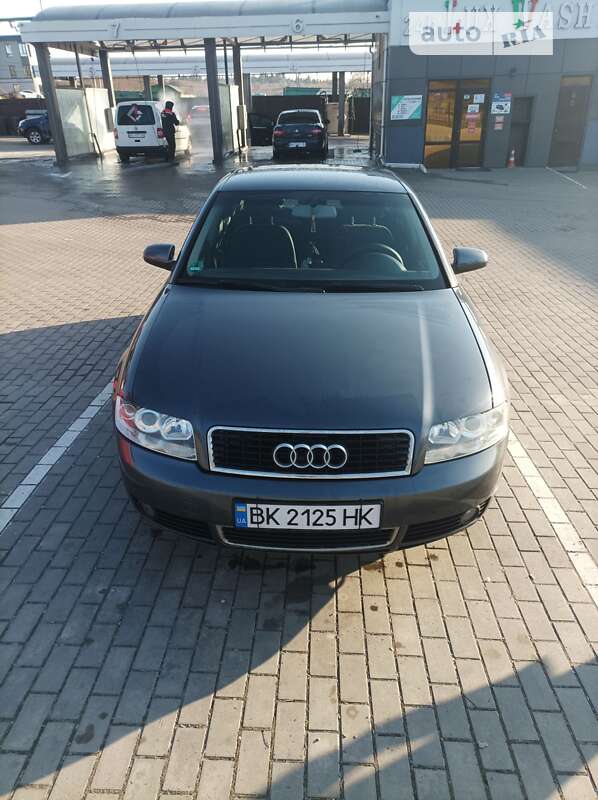 Седан Audi A4 2004 в Ровно