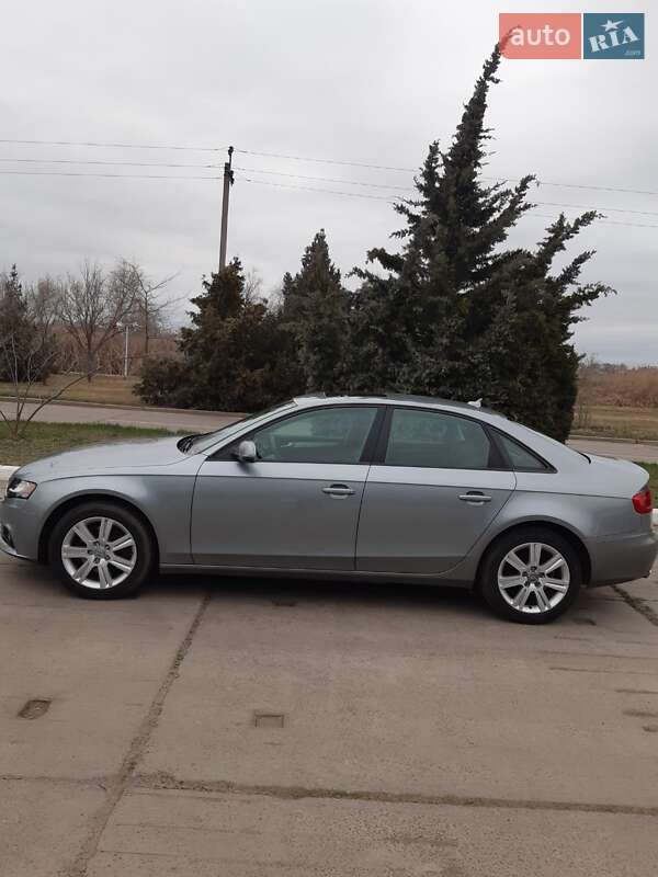 Седан Audi A4 2010 в Измаиле