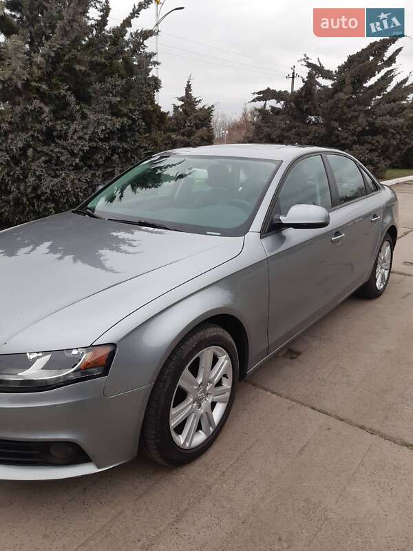 Седан Audi A4 2010 в Измаиле
