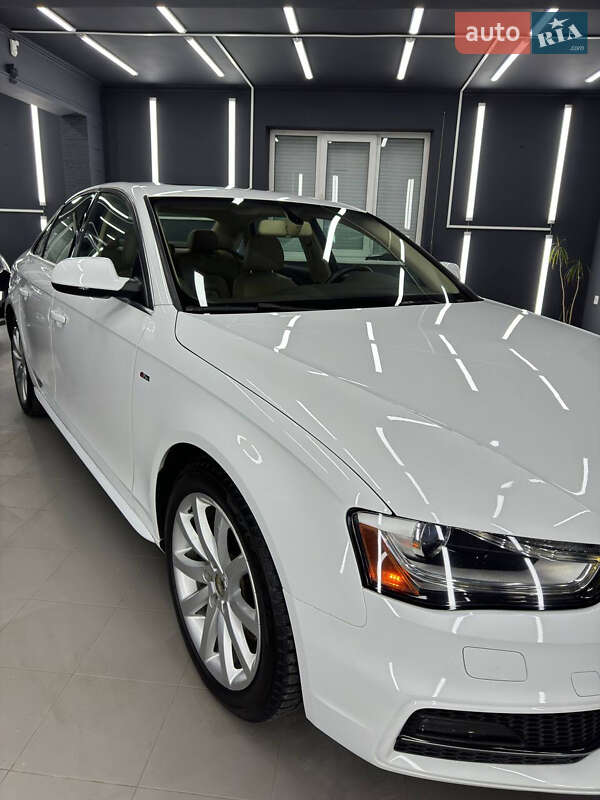Седан Audi A4 2014 в Ивано-Франковске