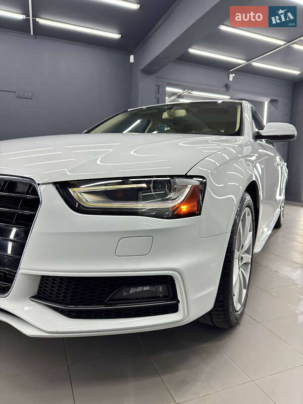 Седан Audi A4 2014 в Ивано-Франковске