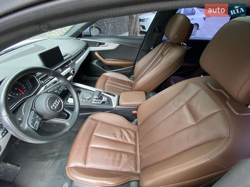 Седан Audi A4 2018 в Тернополе