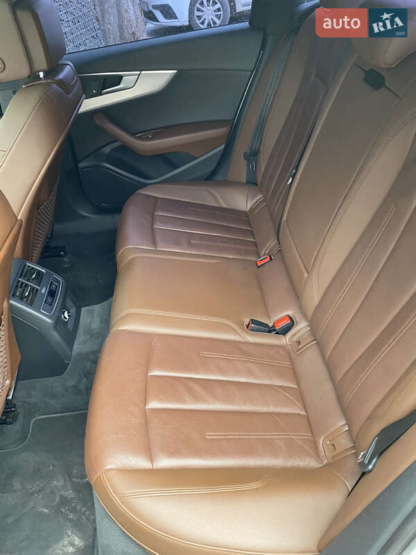 Седан Audi A4 2018 в Тернополе