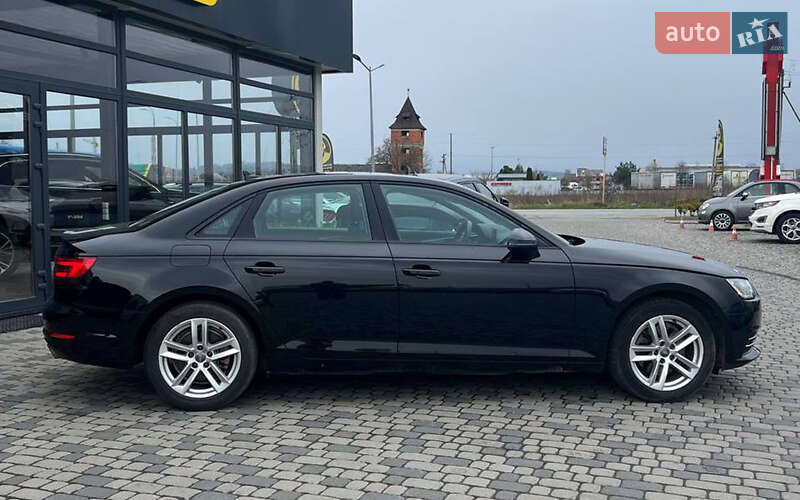 Седан Audi A4 2017 в Мукачево