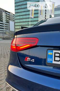 Седан Audi A4 2014 в Києві