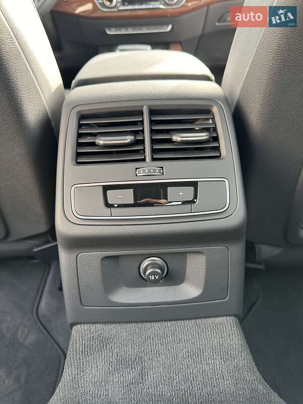 Седан Audi A4 2023 в Киеве