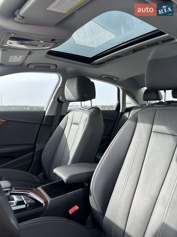 Седан Audi A4 2023 в Киеве