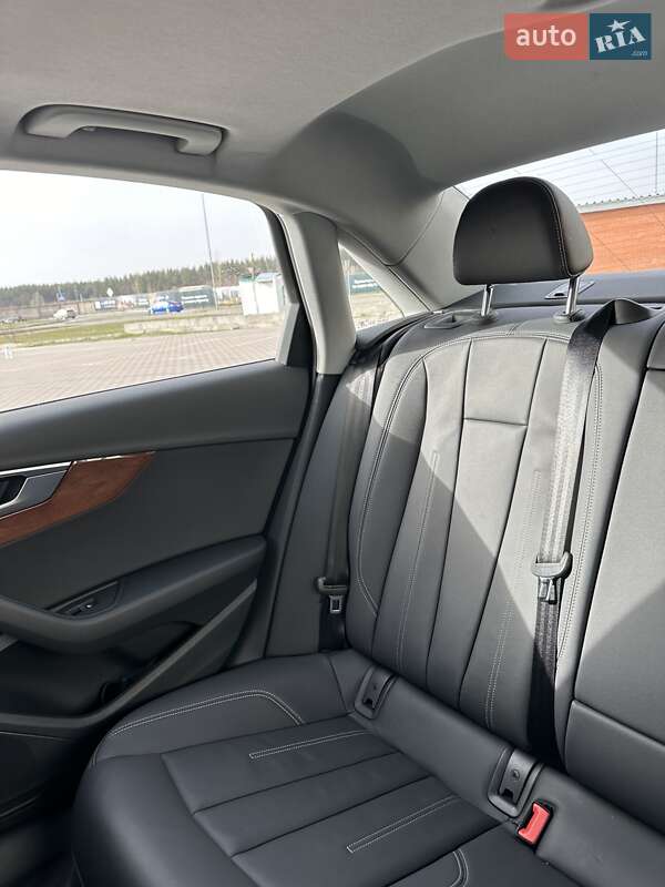 Седан Audi A4 2023 в Киеве