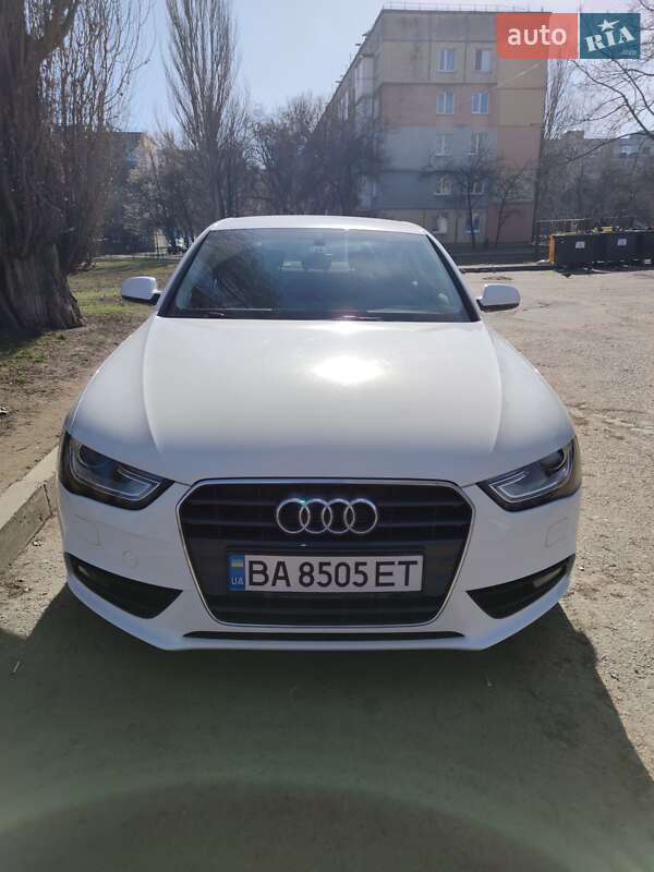 Седан Audi A4 2013 в Кропивницком