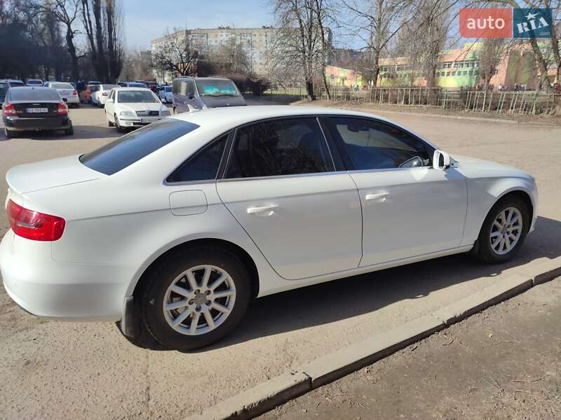 Седан Audi A4 2013 в Кропивницком