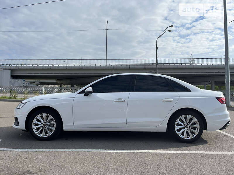 Седан Audi A4 2021 в Киеве