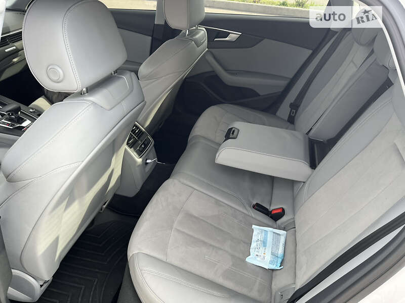 Седан Audi A4 2021 в Киеве