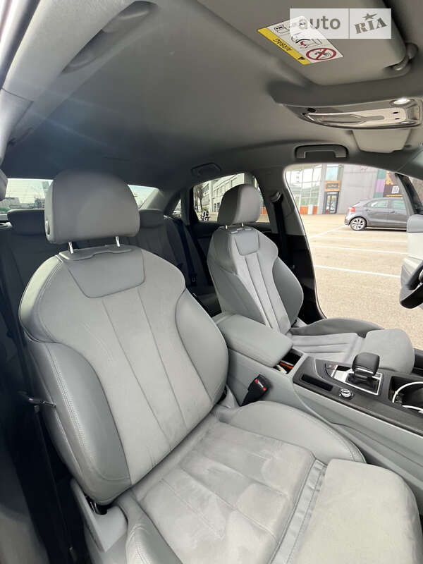 Седан Audi A4 2021 в Киеве