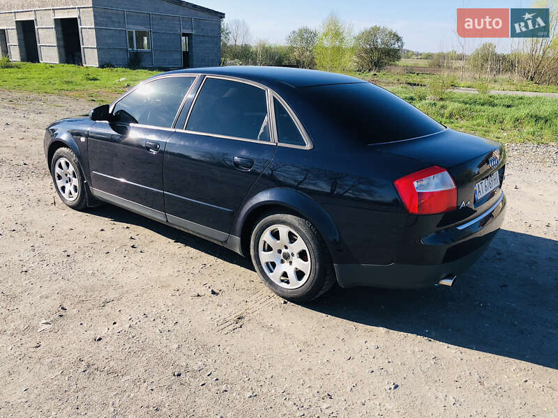 Седан Audi A4 2001 в Полонном
