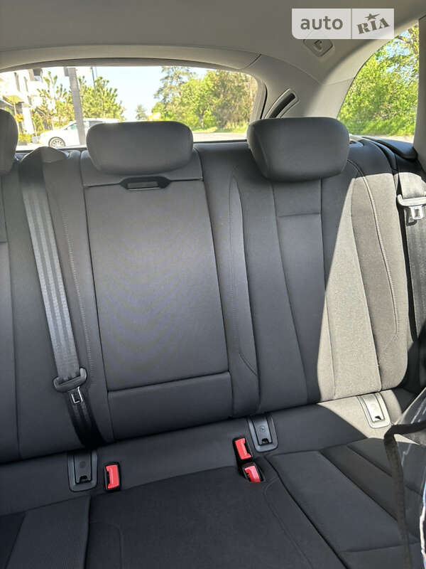 Универсал Audi A4 2019 в Ужгороде