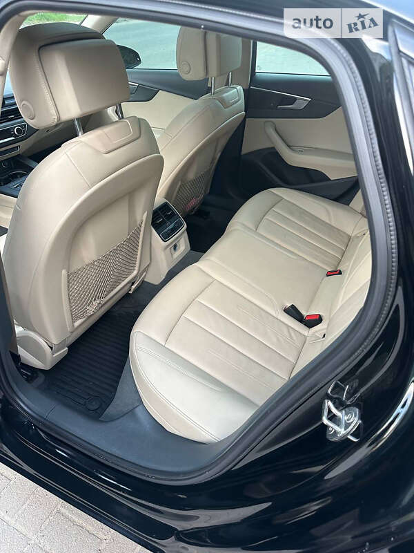 Седан Audi A4 2018 в Днепре