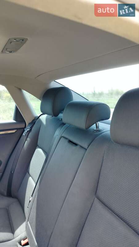 Седан Audi A4 2002 в Новом Буге