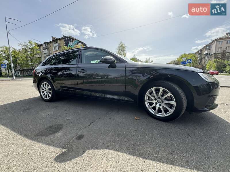 Универсал Audi A4 2018 в Киеве