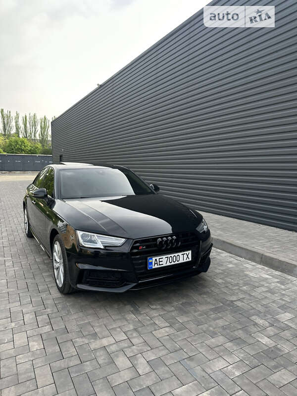 Седан Audi A4 2018 в Кривом Роге