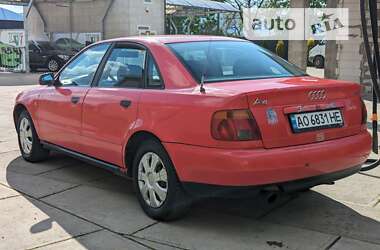 Седан Audi A4 1995 в Хусте