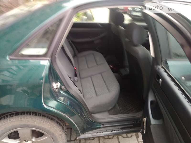 Седан Audi A4 1996 в Новояворовске