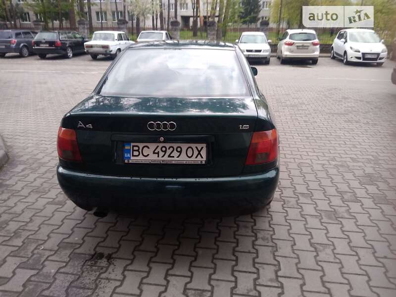 Седан Audi A4 1996 в Новояворовске