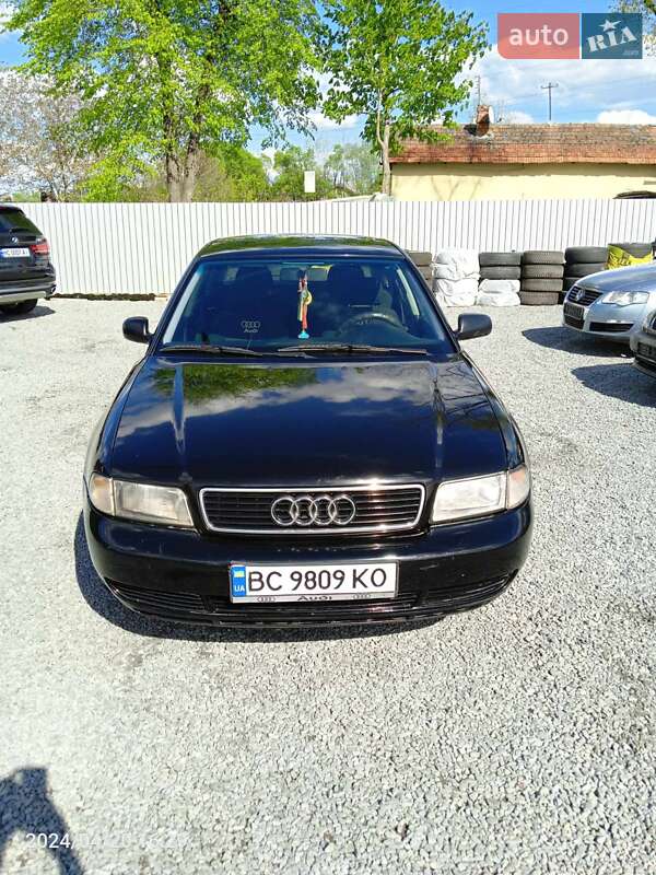 Седан Audi A4 1996 в Дрогобыче