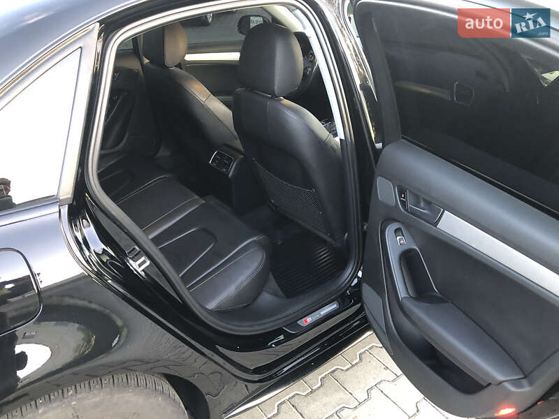 Седан Audi A4 2014 в Львове