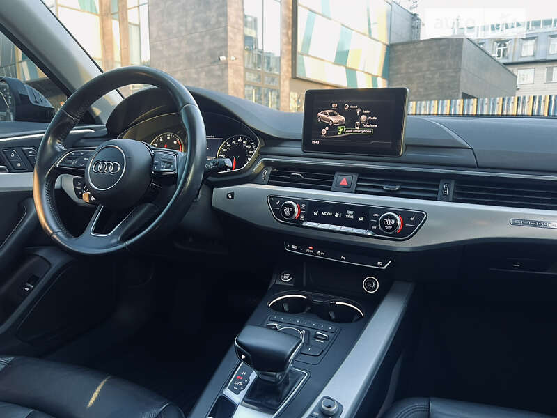 Седан Audi A4 2016 в Киеве