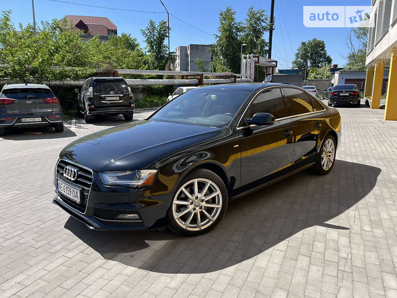 Седан Audi A4 2014 в Днепре