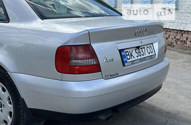 Седан Audi A4 1999 в Волочиске