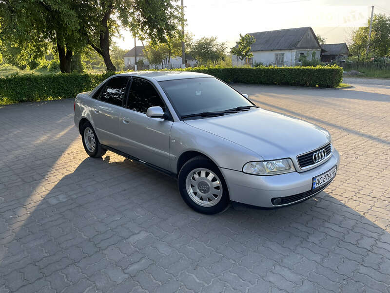 Седан Audi A4 2000 в Іваничах