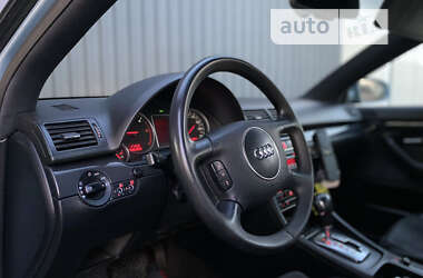 Седан Audi A4 2004 в Сарнах