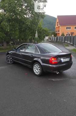 Седан Audi A4 2000 в Сваляве