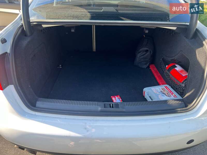 Седан Audi A4 2008 в Ратным