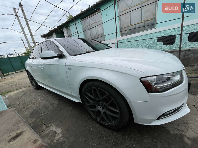 Седан Audi A4 2014 в Вознесенске