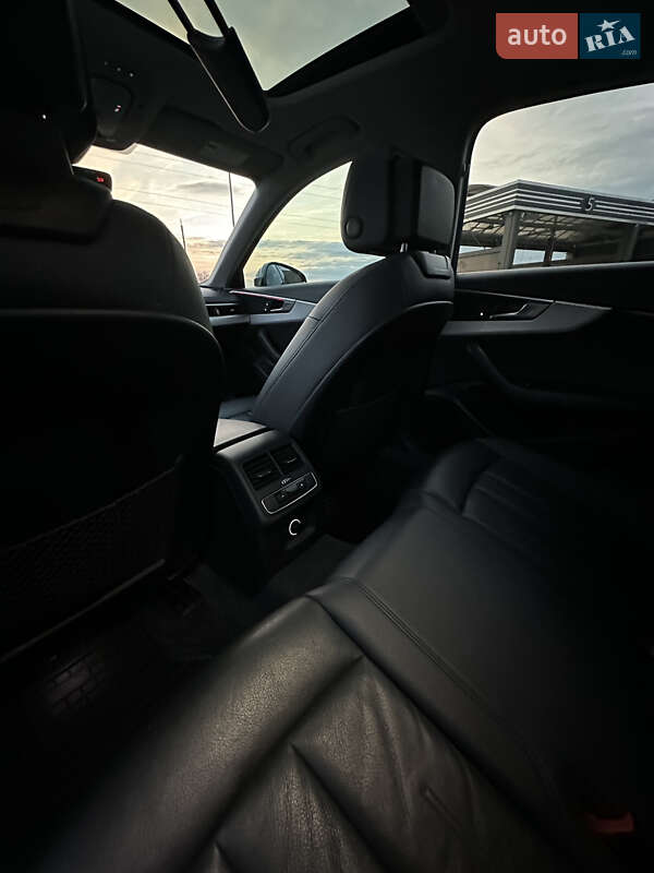 Седан Audi A4 2017 в Львове